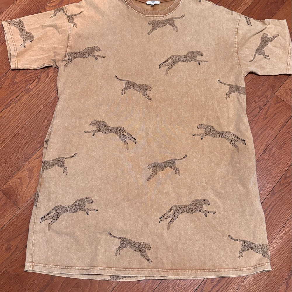 easel Tan Leopard Graphic Crewneck Tee Dress